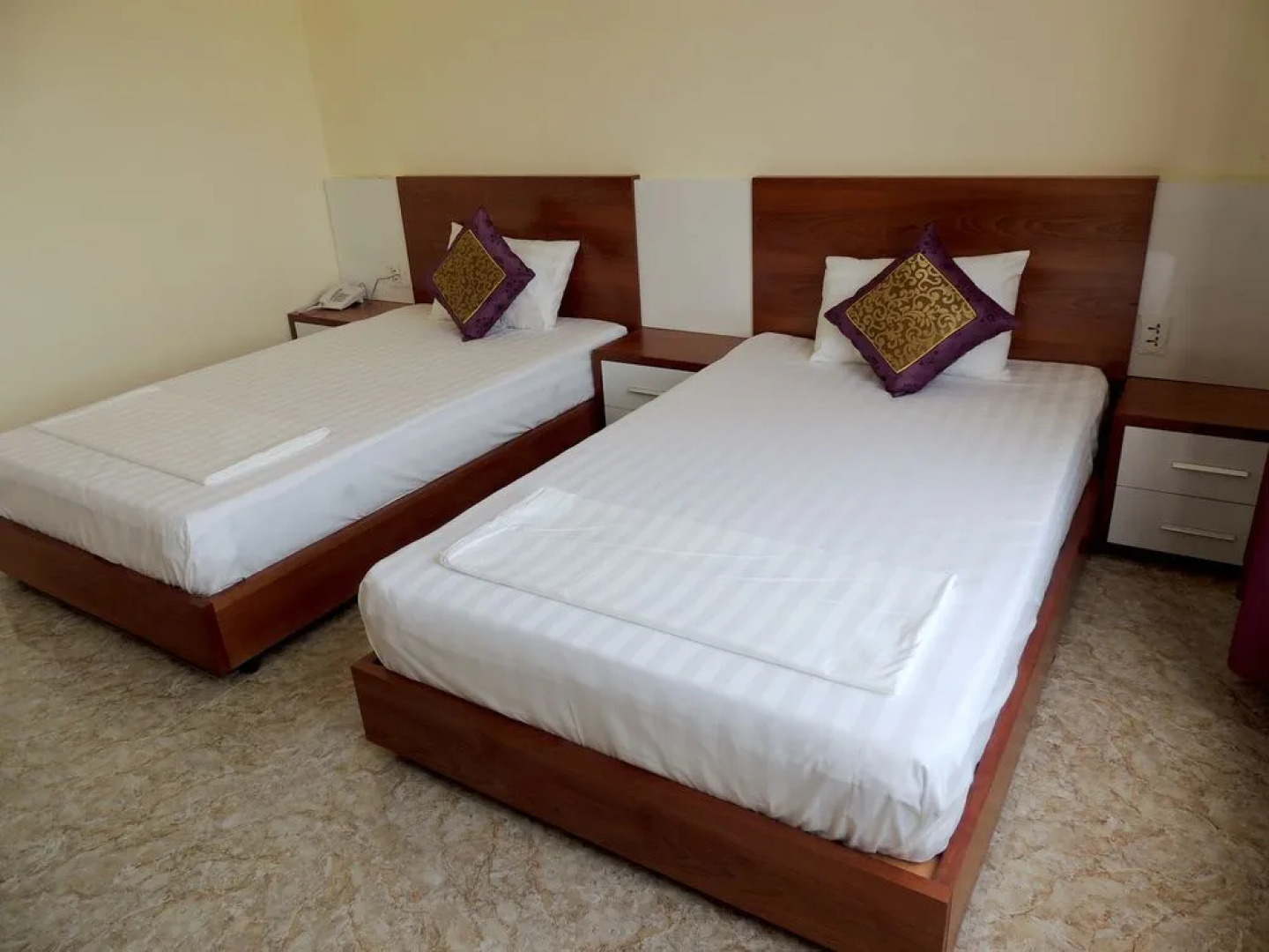 1001 Nights Hotel 27 Huong Tram