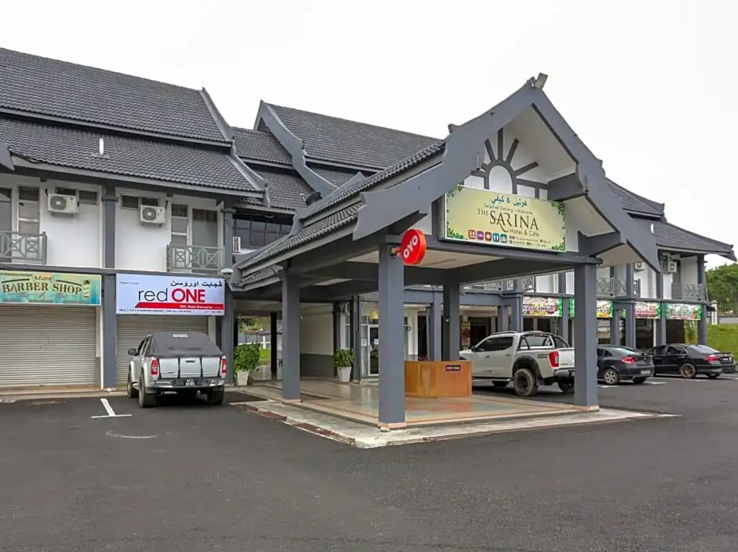 OYO 89922 The Sarina Hotel & Cafe