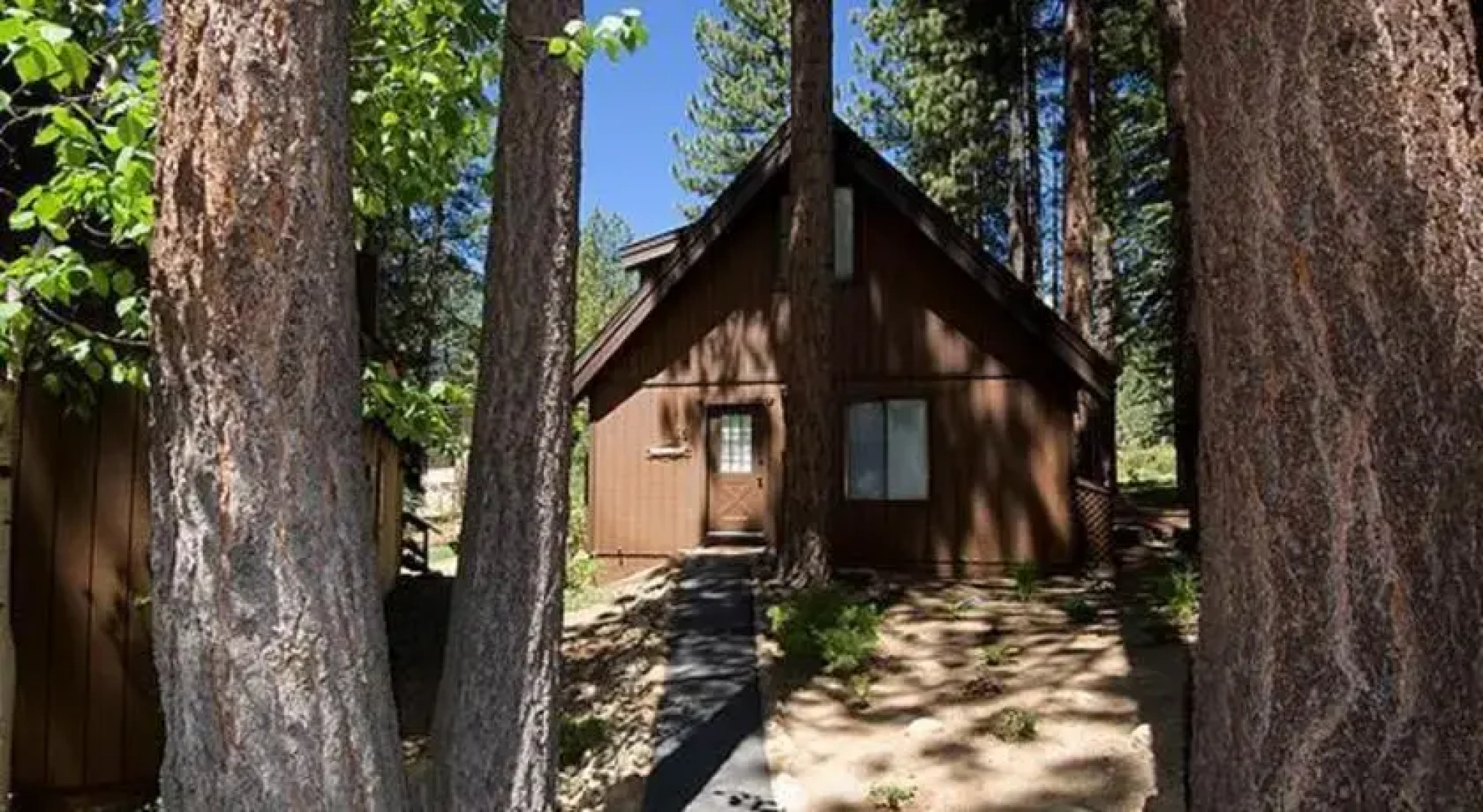 RedAwning 15 Cedar Crest