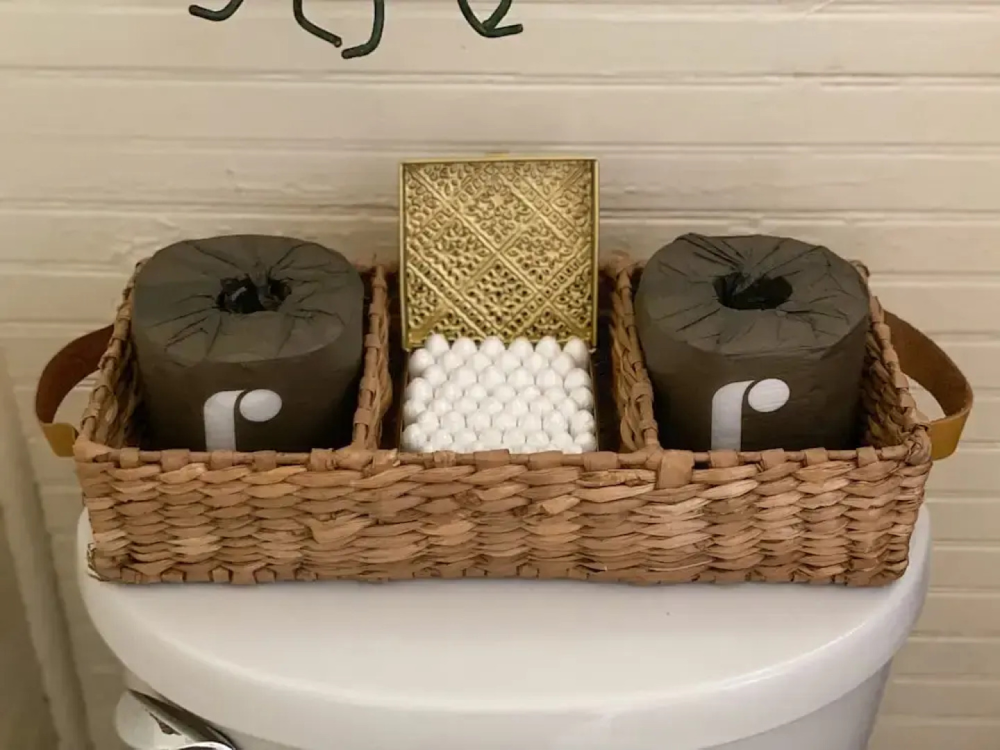 Upstairs at Thevictorian - Lush Walkable and Dog-friendly Retreat - Steps From Downtown Bellingham