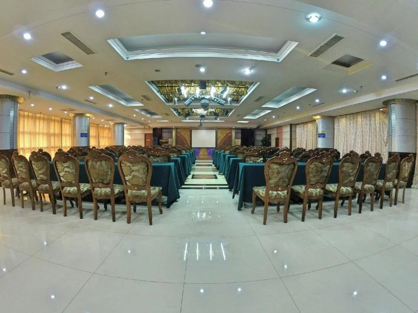 Qinhuangdao Xiadu Garden Hotel (People's Square)