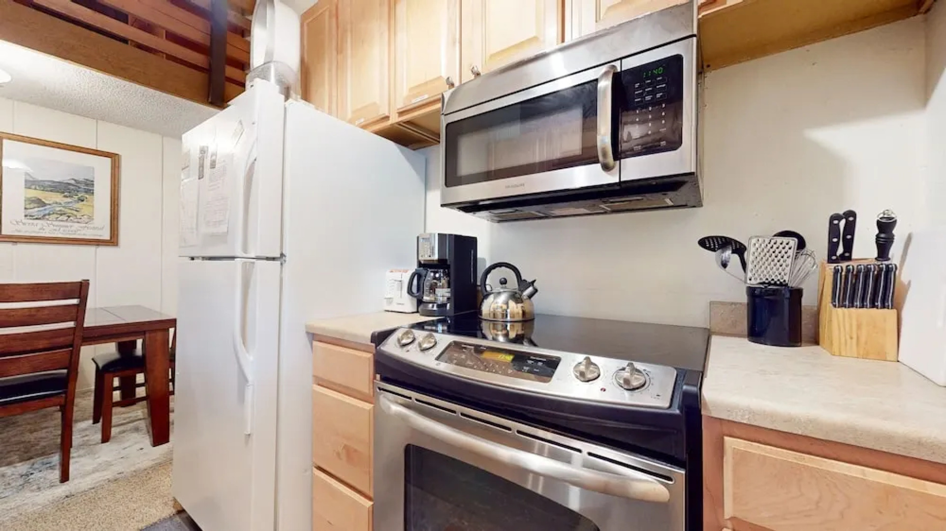 Sierra Manors 75 Cozy and Comfy Condo, On the Shuttle Route by Redawning