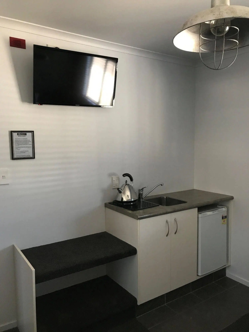 The Innbetween Lodge and Backpackers