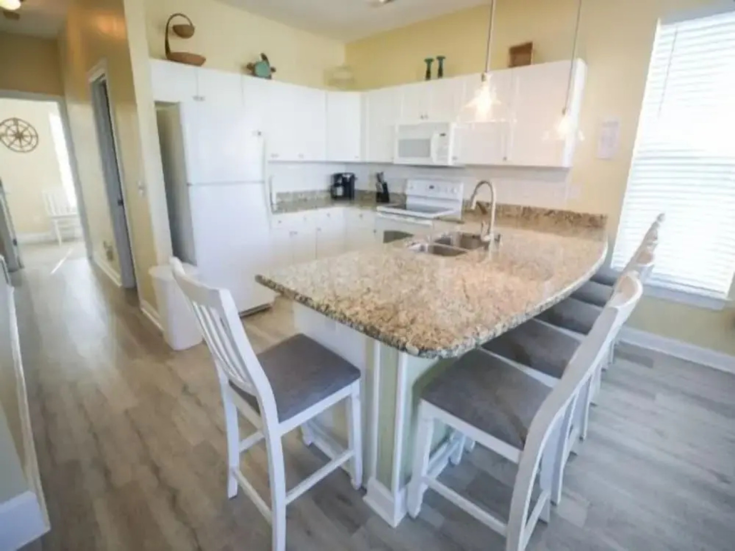 Sandy Bottoms - Relax, Unwind, And Enjoy All The Beach Has To Offer 3 Bedroom Home by Redawning