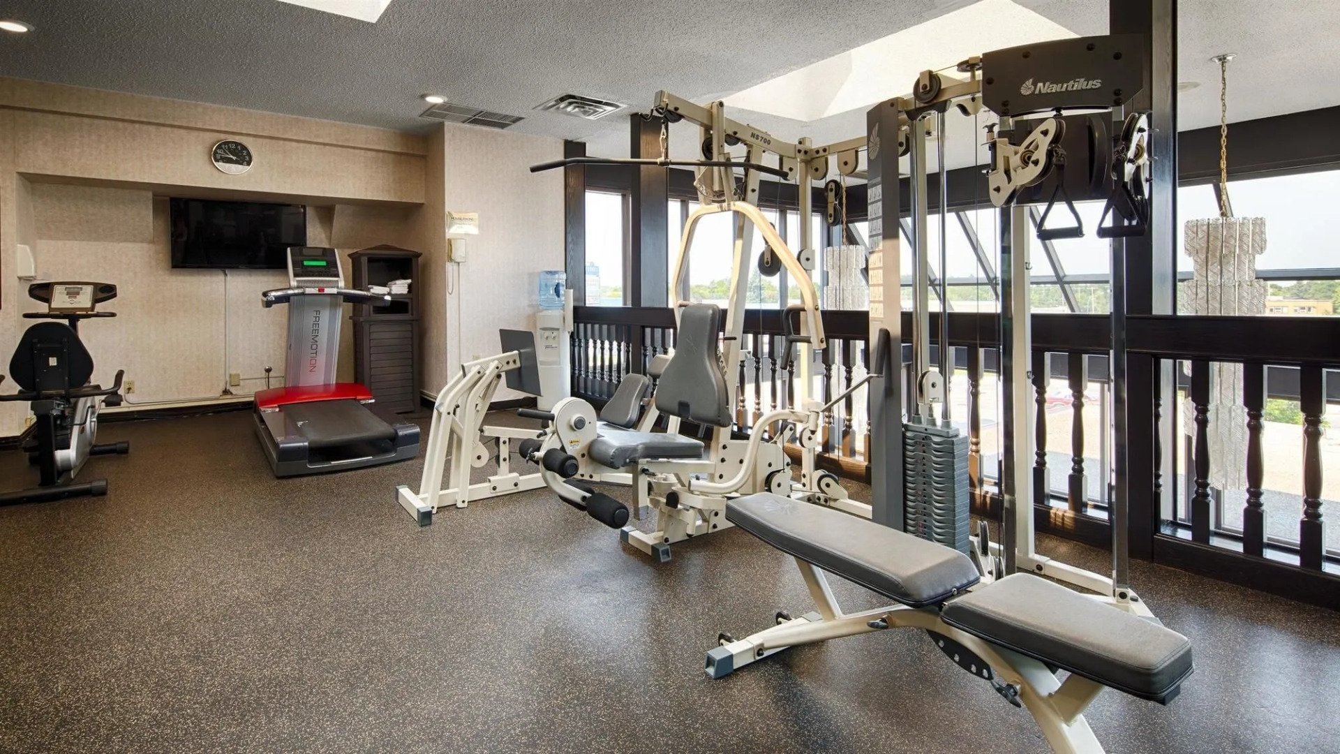 Seven Oaks Hotel Regina