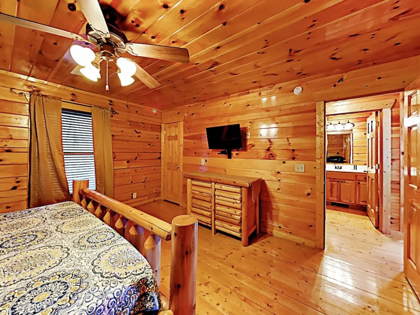 Upper Middle Creek Cabin Unit #27 3 Bedrooms 3 Bathrooms Cabin