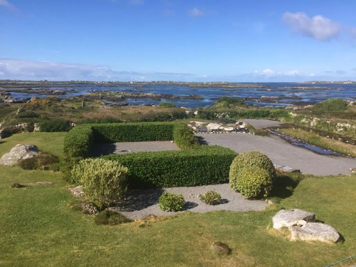 Seaside Log Cabin, Carna