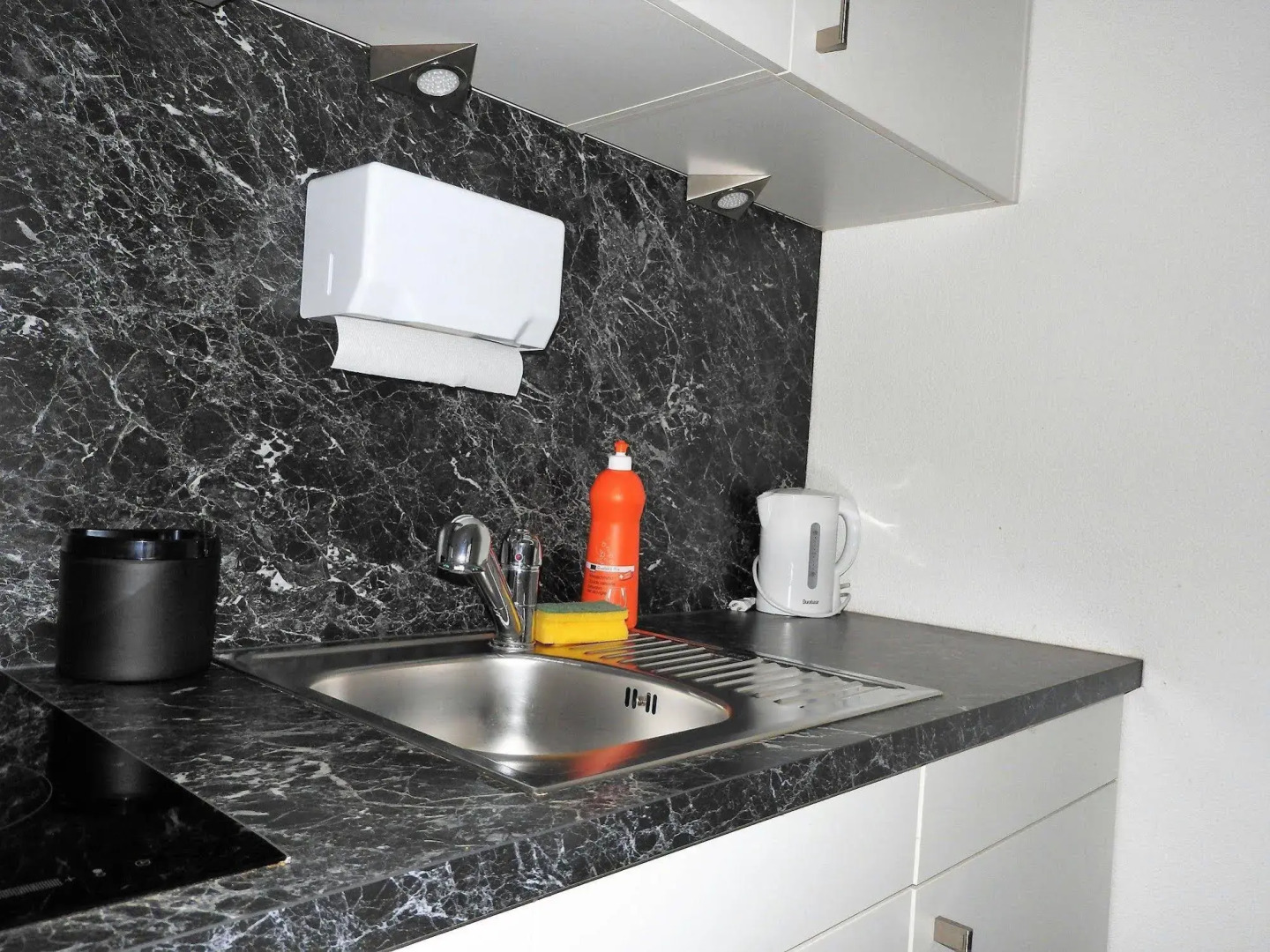 INSIDE FIVE City Apartments