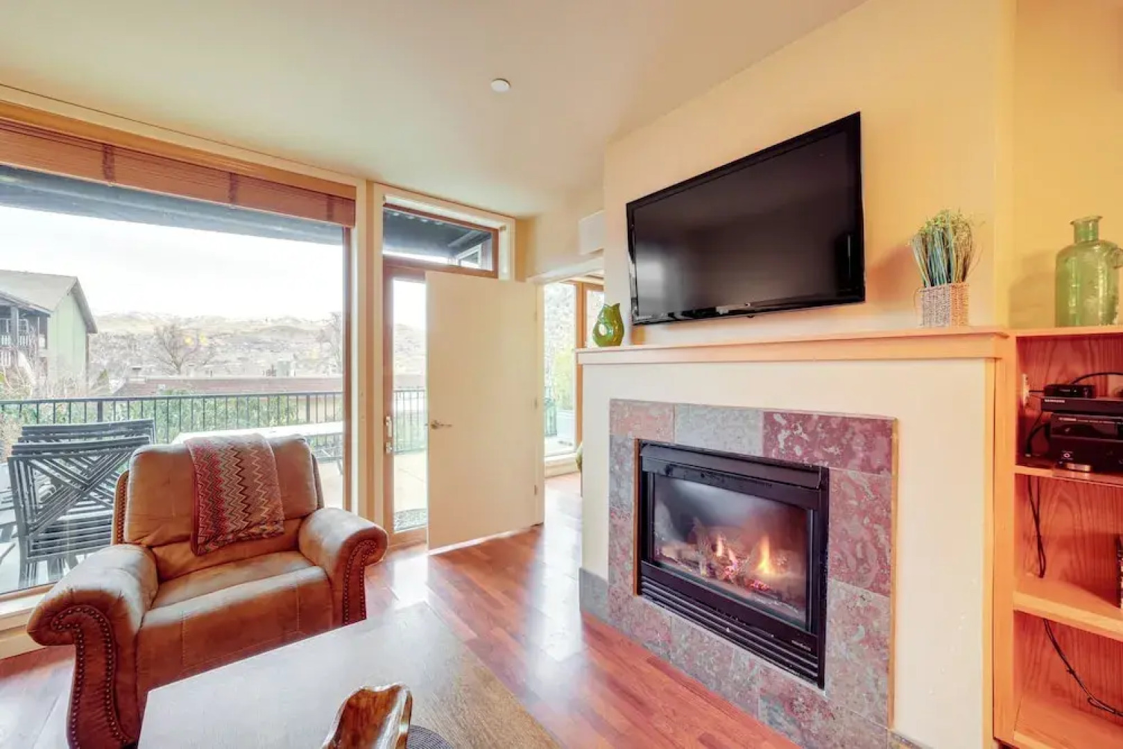 Walk to Lake Chelan: Condo w/ Pool Access