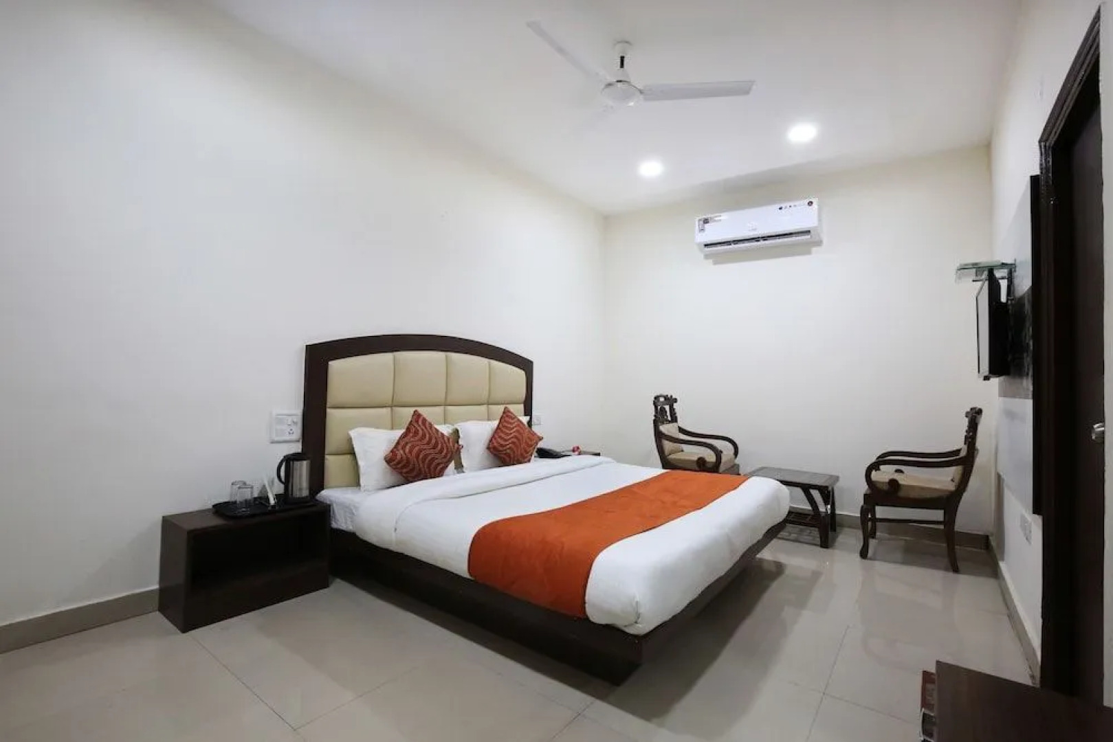 OYO 4856 Hotel The Benz