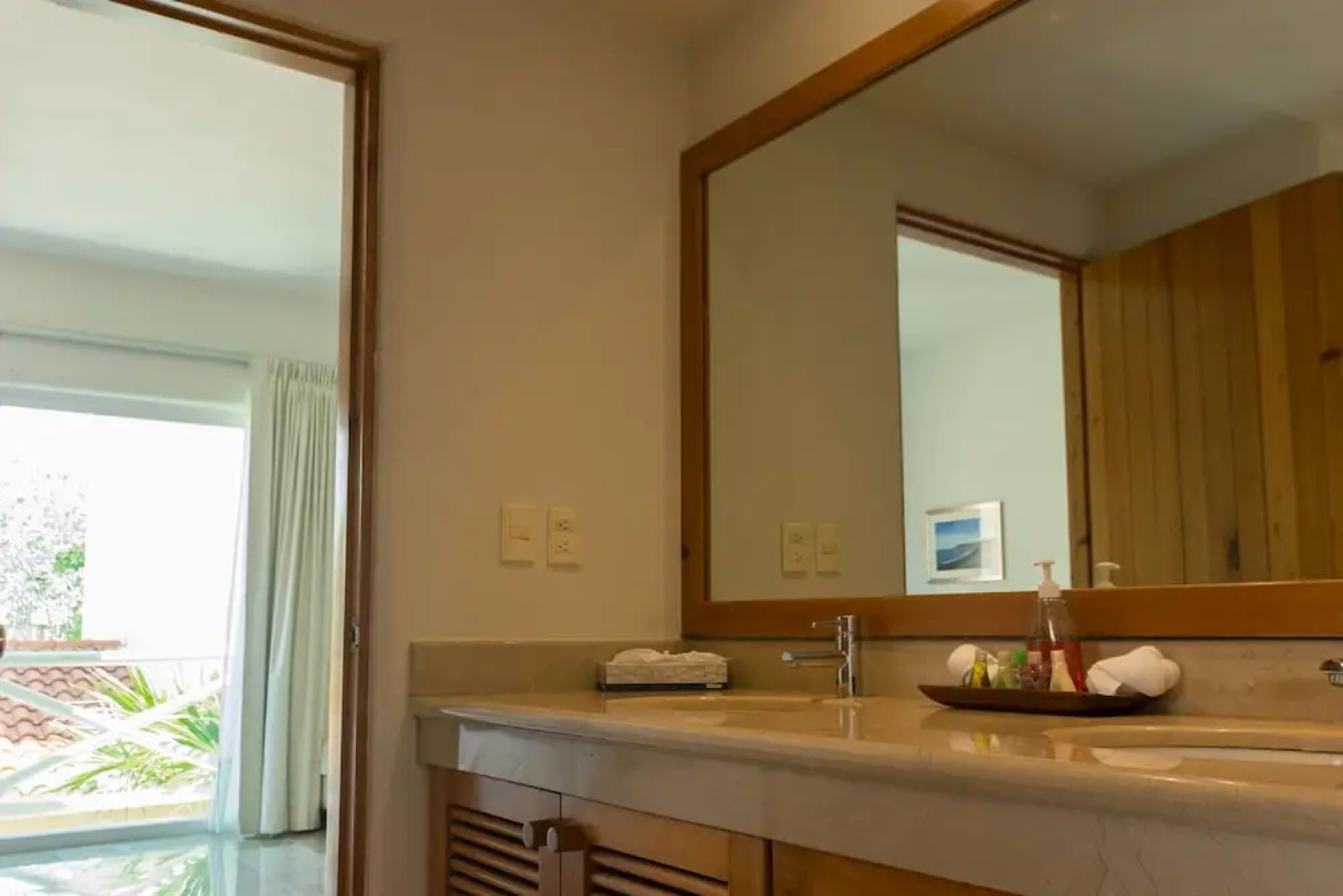 Costa Brava B4. Ocean View Balcony, Wifi, Netflix