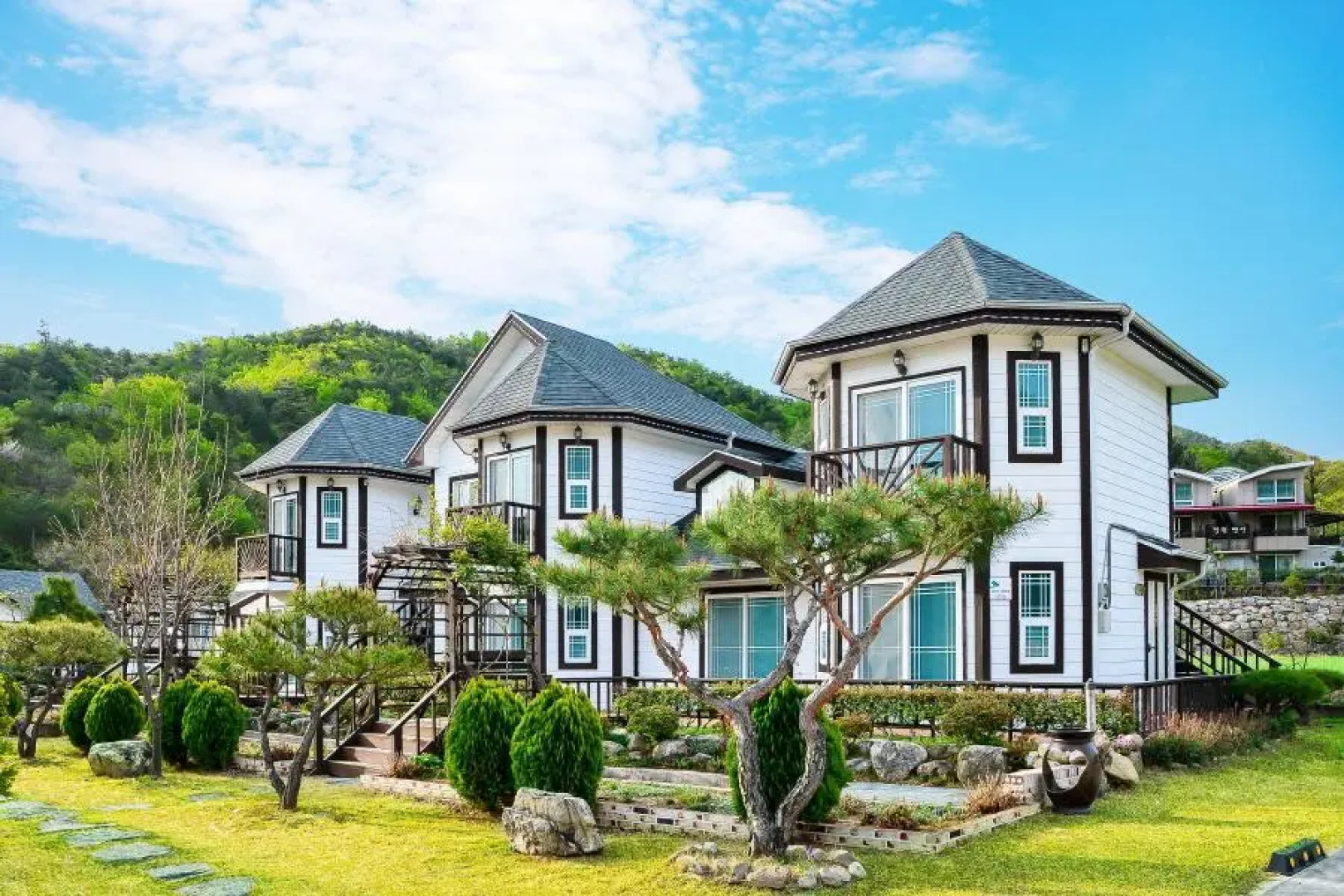 Samcheok Deulkkot Pension