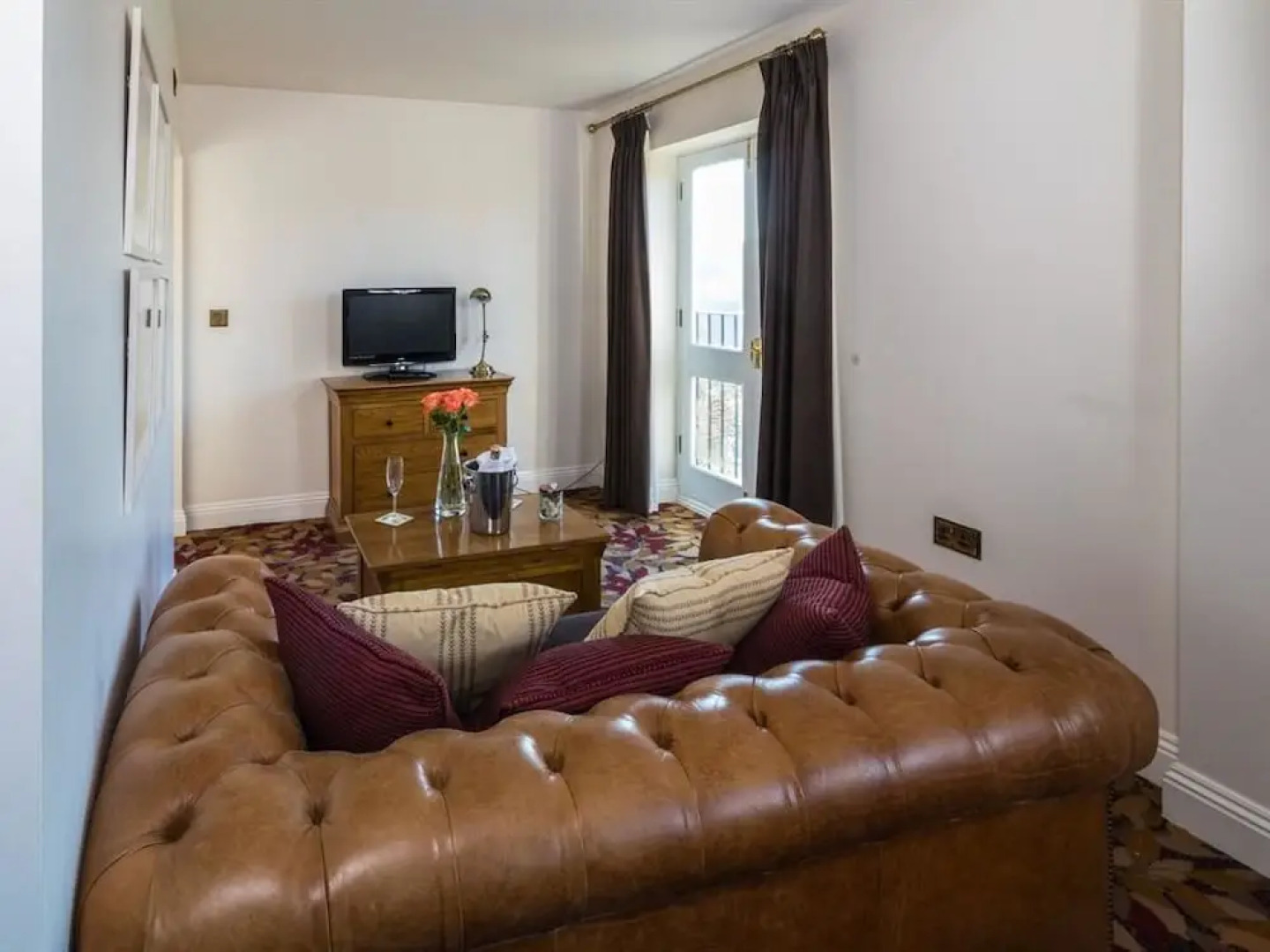 Three Horseshoes Inn