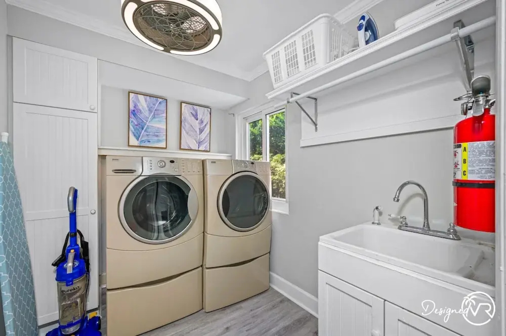 Chic 8BR with Heated Pool & Waterview