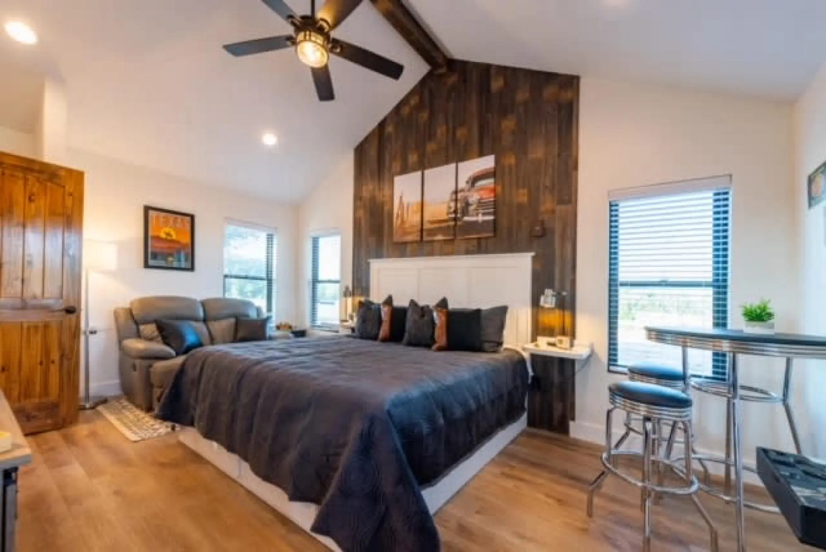 The Roadrunner Cabin 15MIN to Magnolia & Baylor