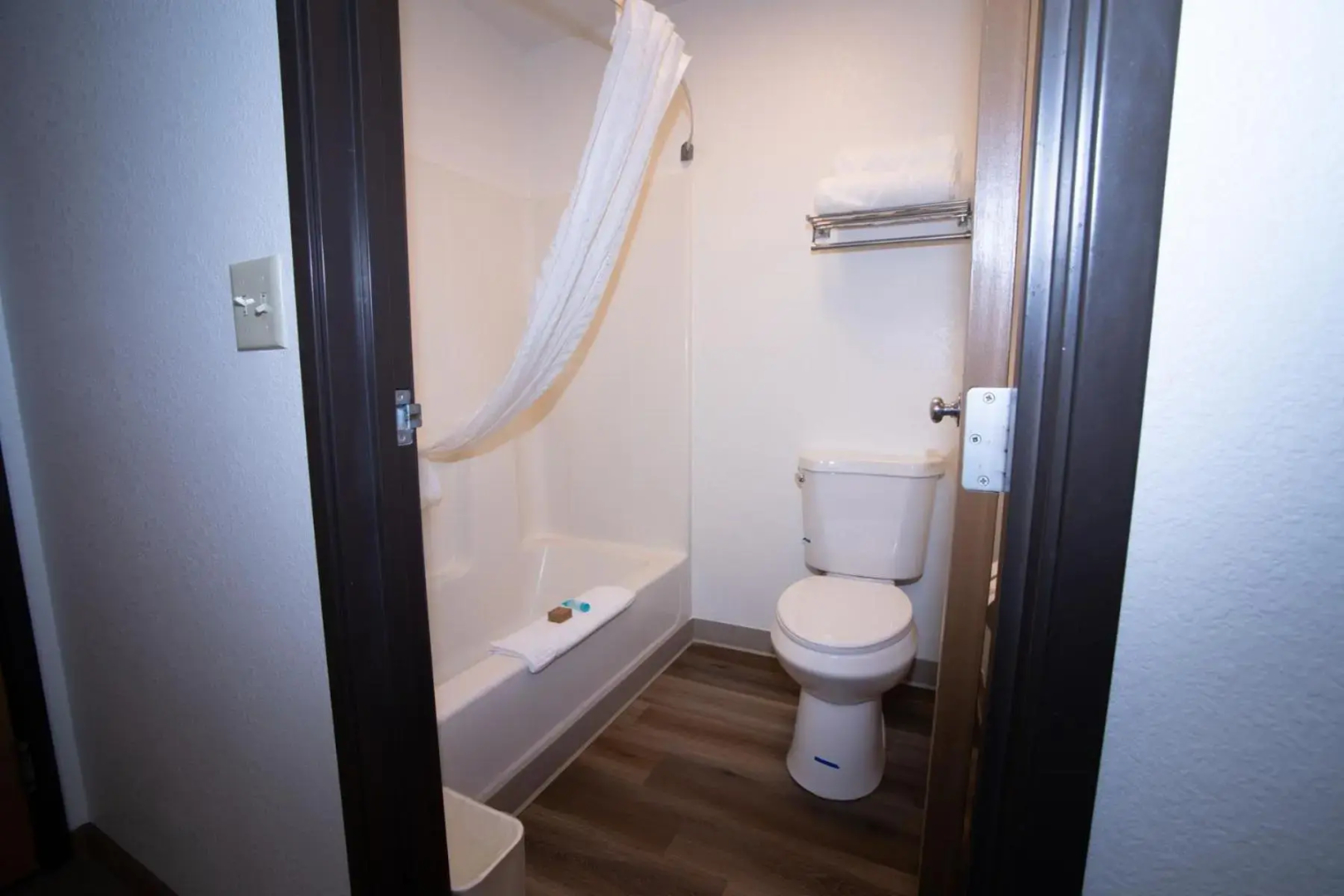 Alliance Hotel & Suites, a Howard Johnson by Wyndham