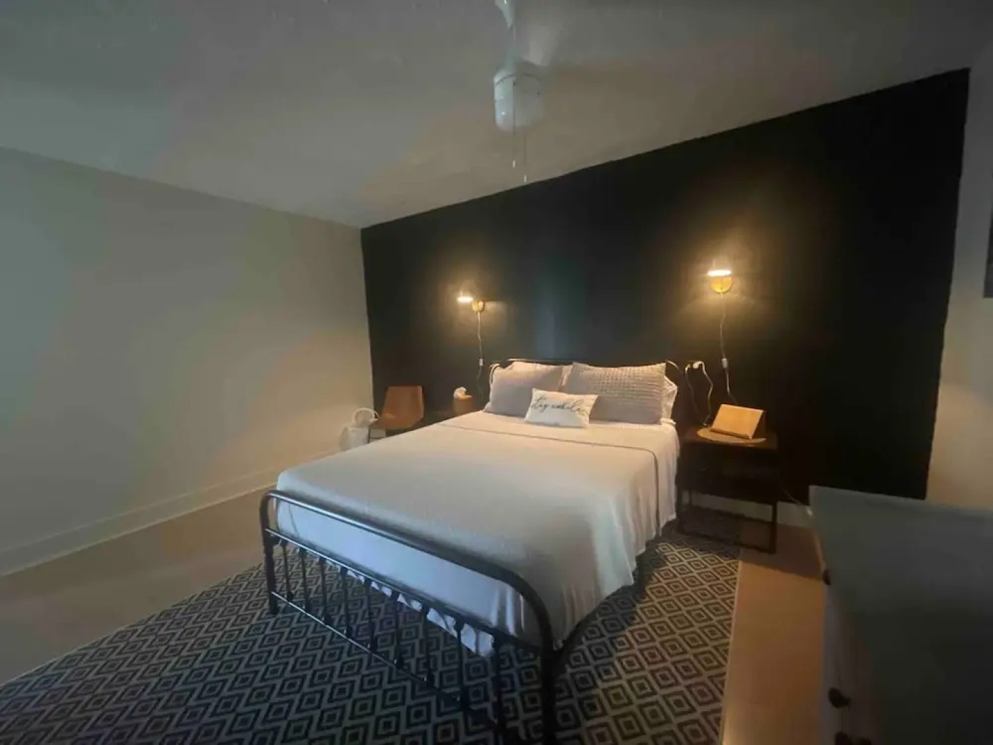 Pr Pvt Rm 5 Qn Bed Gated Comm Easy Parking