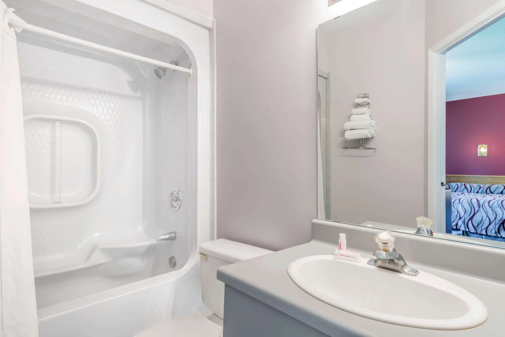 Super 8 by Wyndham Mt Hope Hamilton Intl Arpt ON