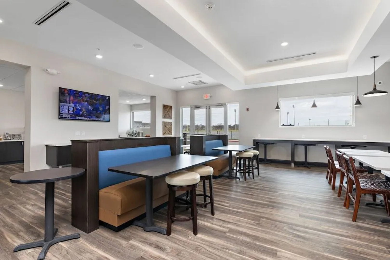 Holiday Inn Express Kansas City North Parkville An IHG Hotel