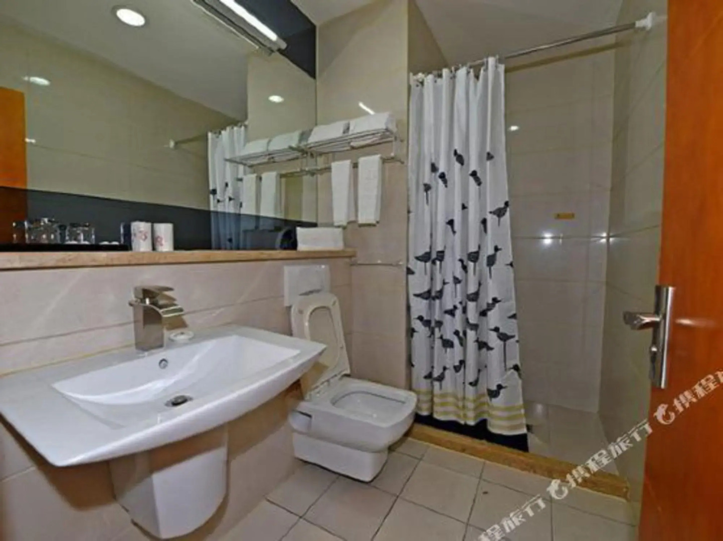 Lanwan Hotel (Karamay Xihuan Road)