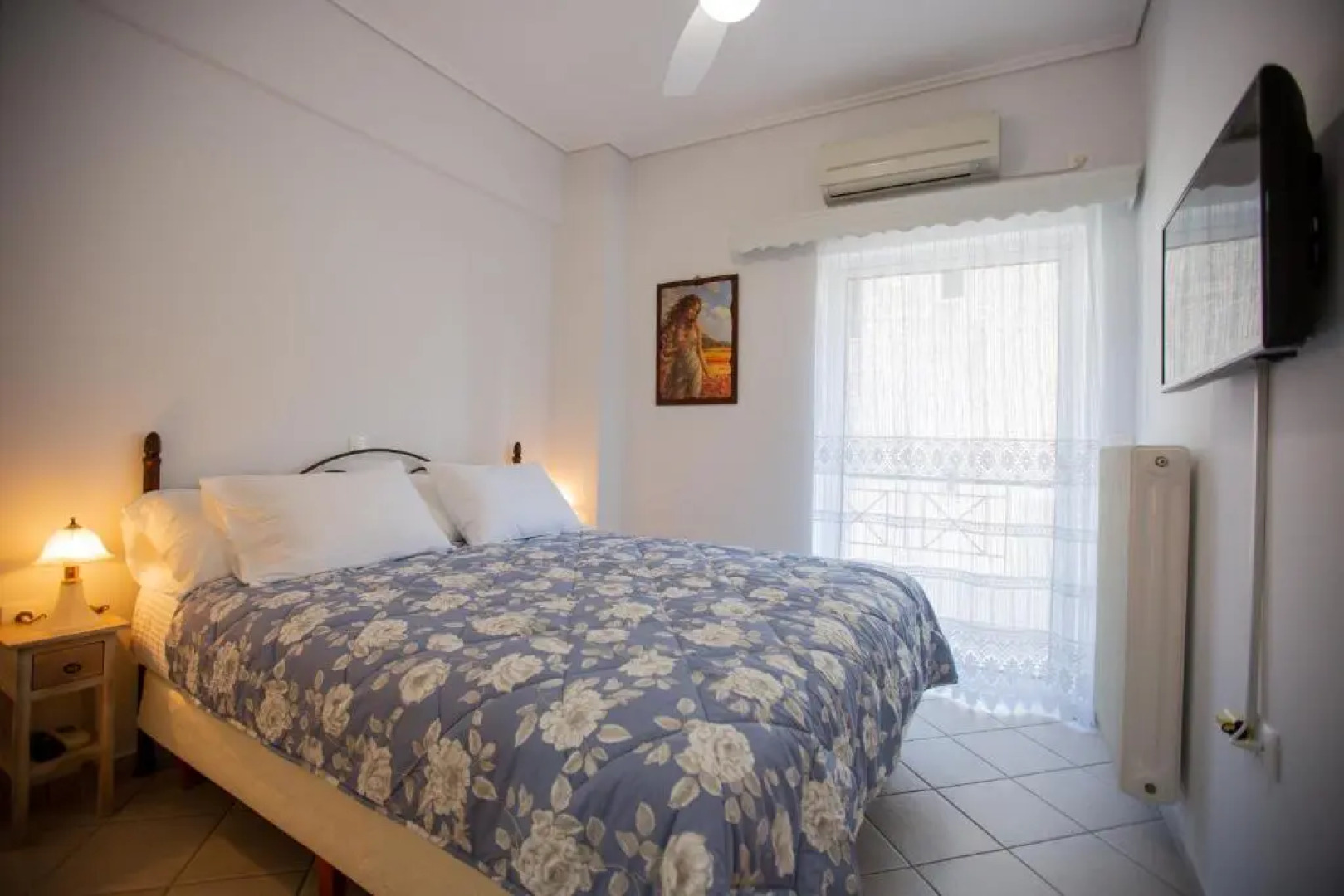 Poly's charming home - City center & near the beach 2bedroom apartment