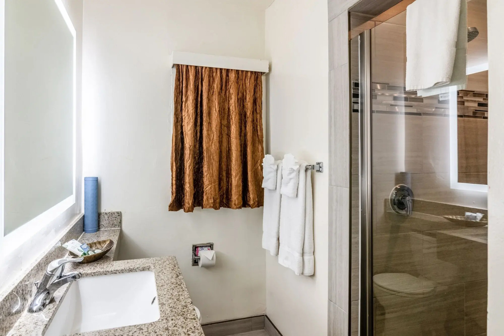 Inn at 50 at Long Beach Convention Center