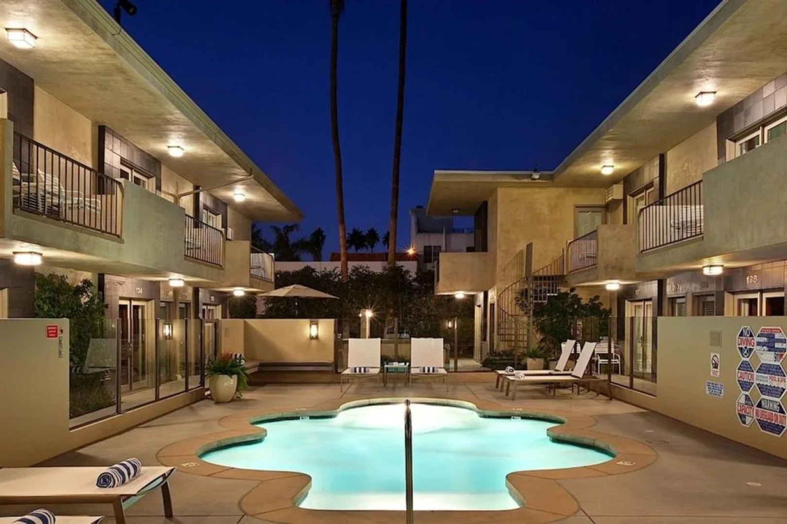 7 Springs Inn & Suites