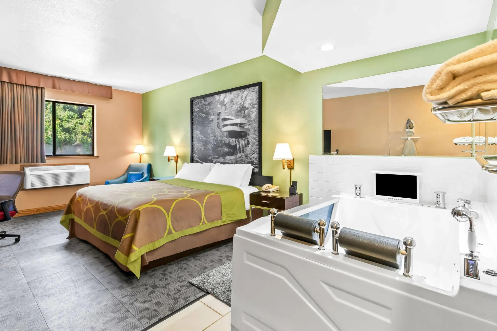 Super 8 by Wyndham Uniontown PA