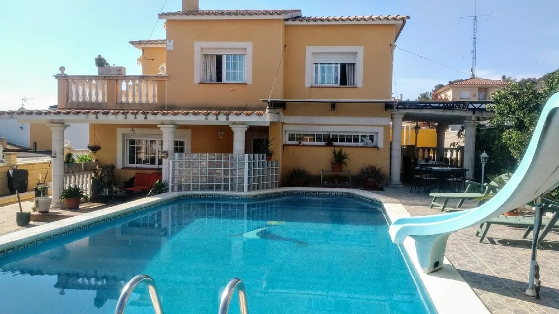 Casa con gran piscina privada