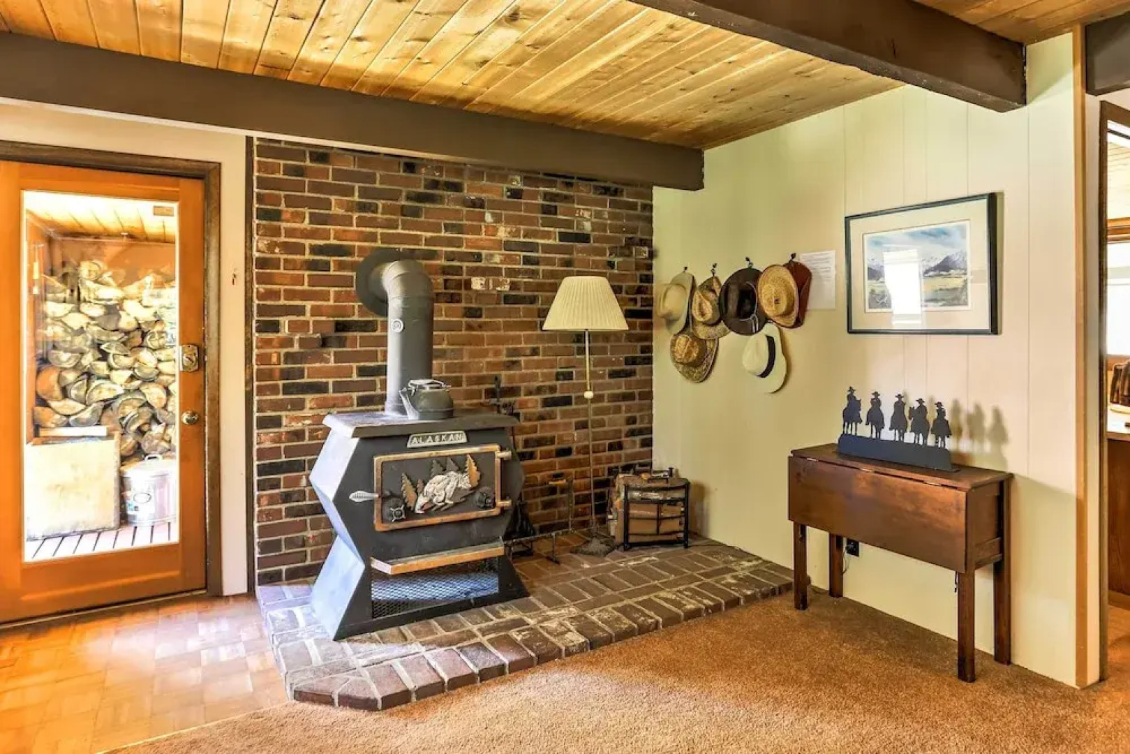 Riverside Winthrop Chalet w/ Hot Tub & 2 Decks!