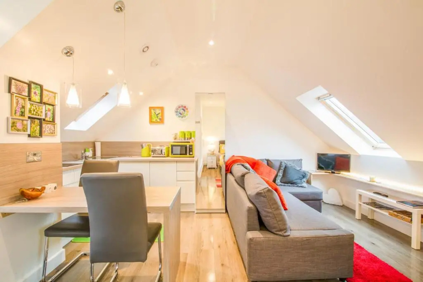 Allt Mor Rentals - Chalet with hot tub, And Studio Apartment with balcony