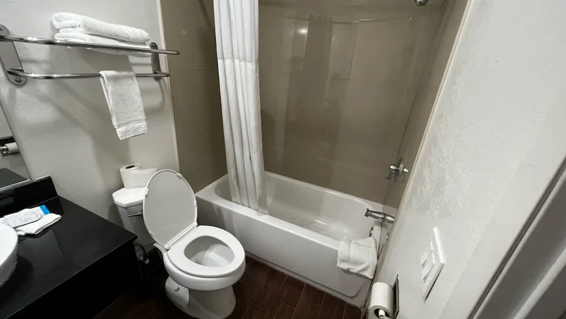 New American Inn and Suites