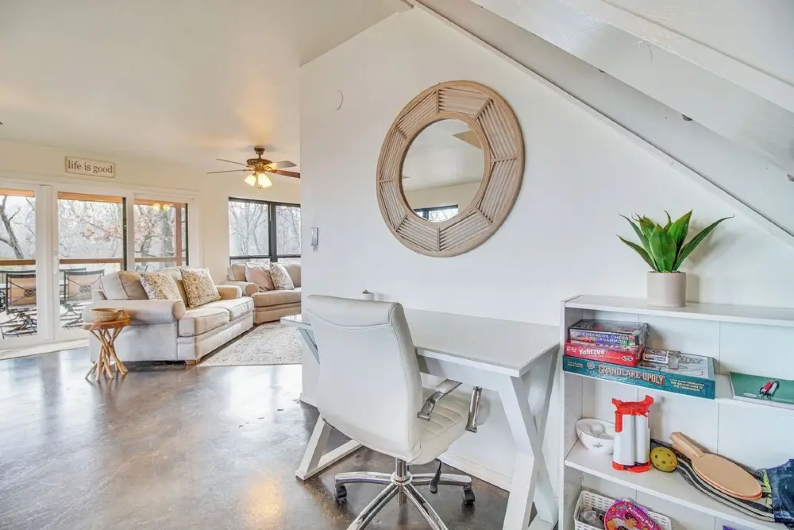 Deck + Kayaks: Grand Lake of the Cherokees Home