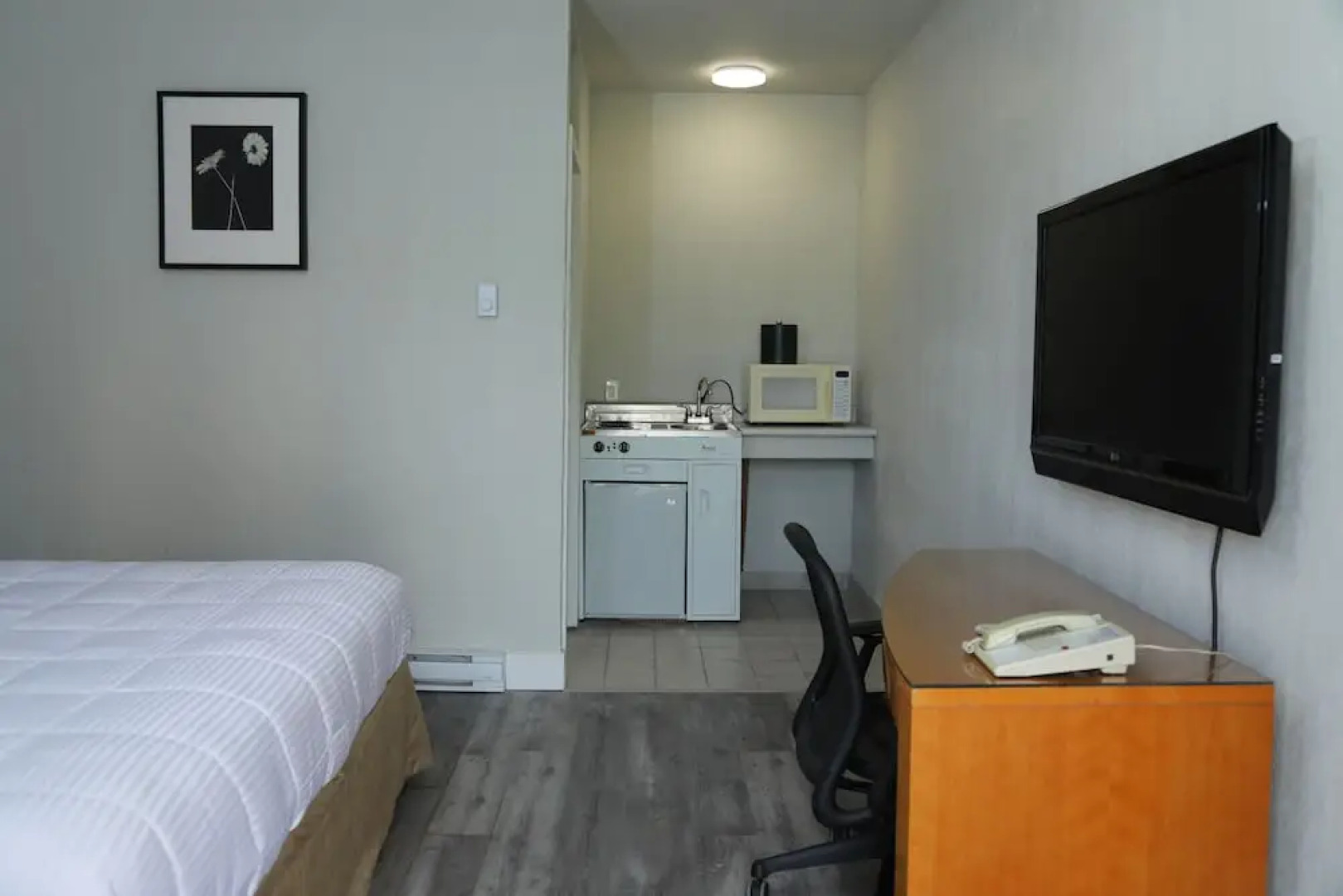 Queensway Court Motel