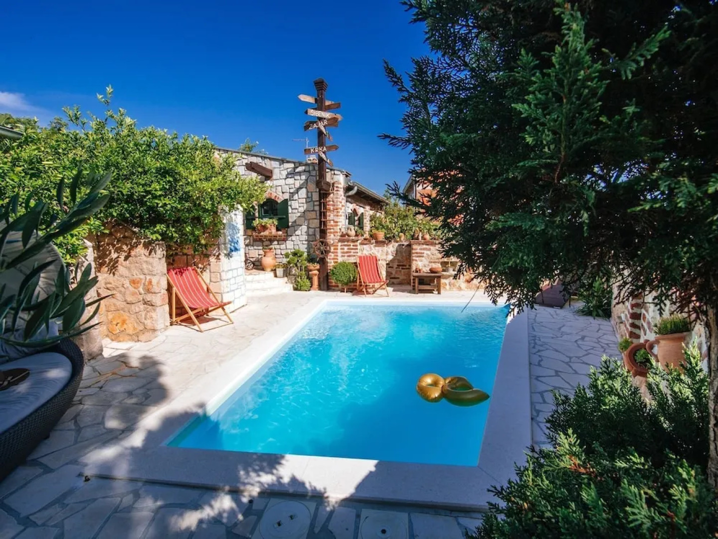 Beautiful Holiday Home With Private Pool, Nice Garden With Relax Area, Taverne