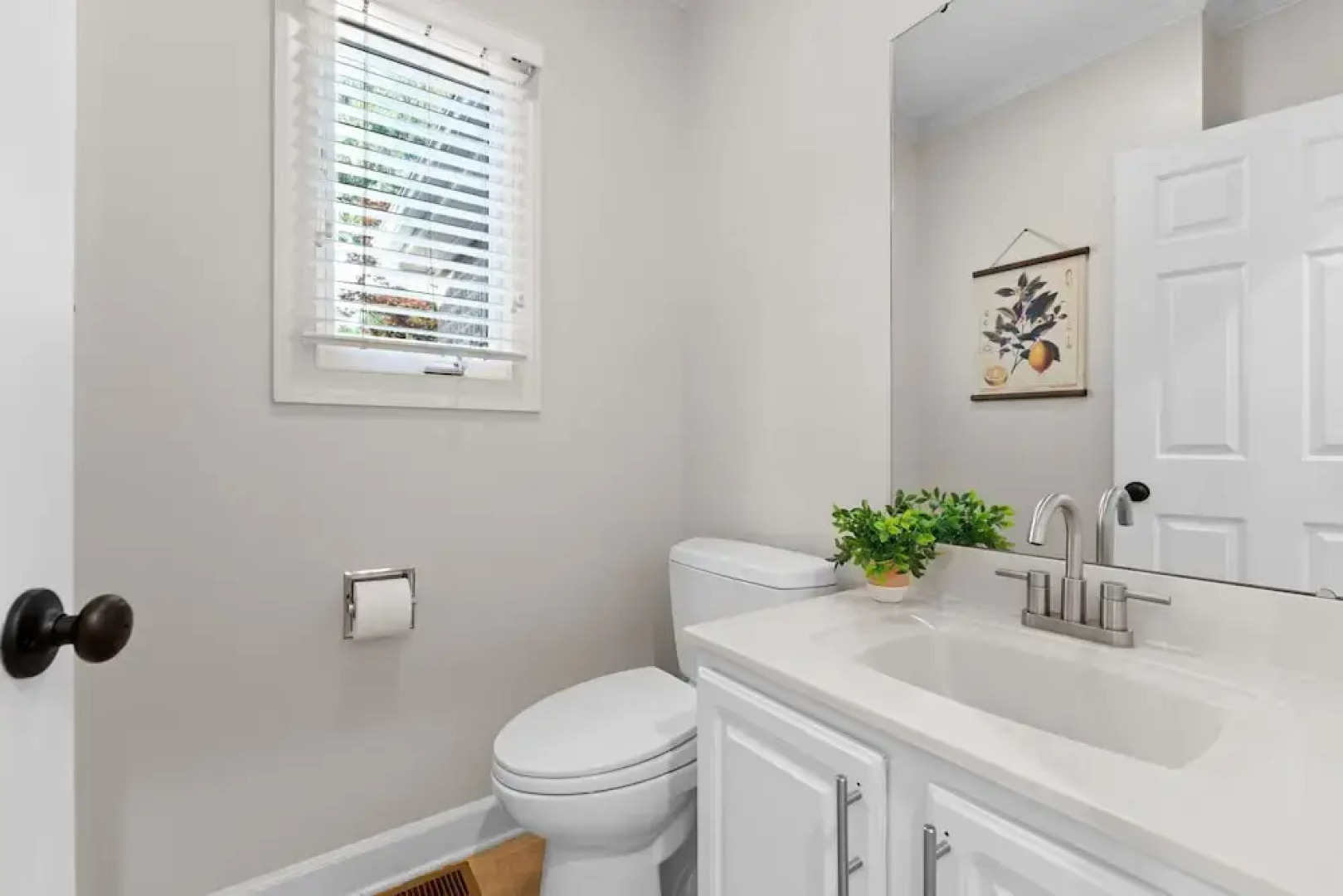 Shoreway Cove by Avantstay Waterfront Pool Dock