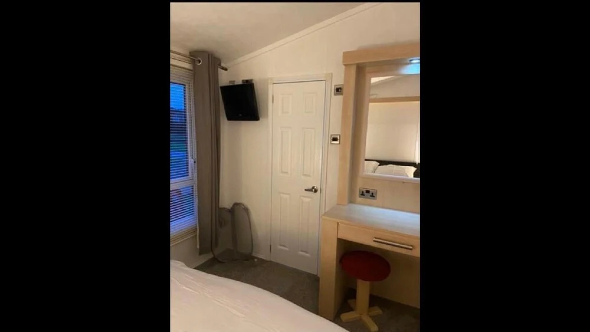 Charming 2-bed Lodge in Pwllheli, North Wales