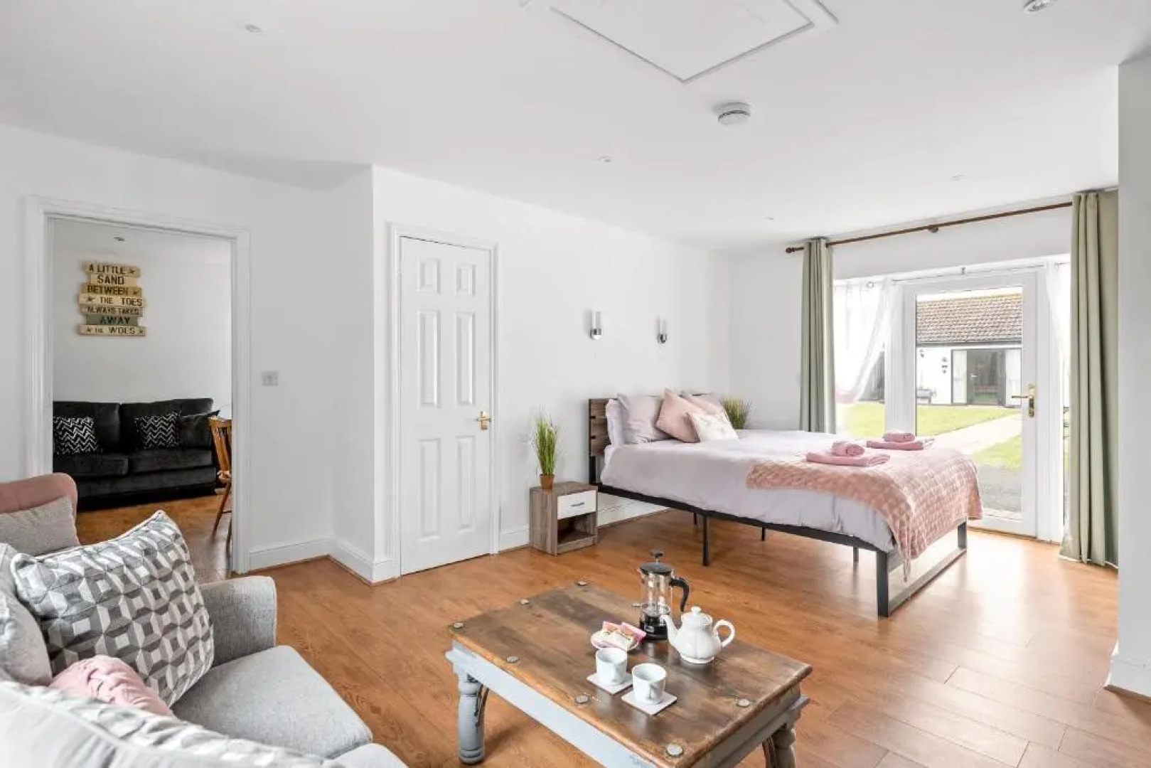 Number 1 Lytton Tree Lodge