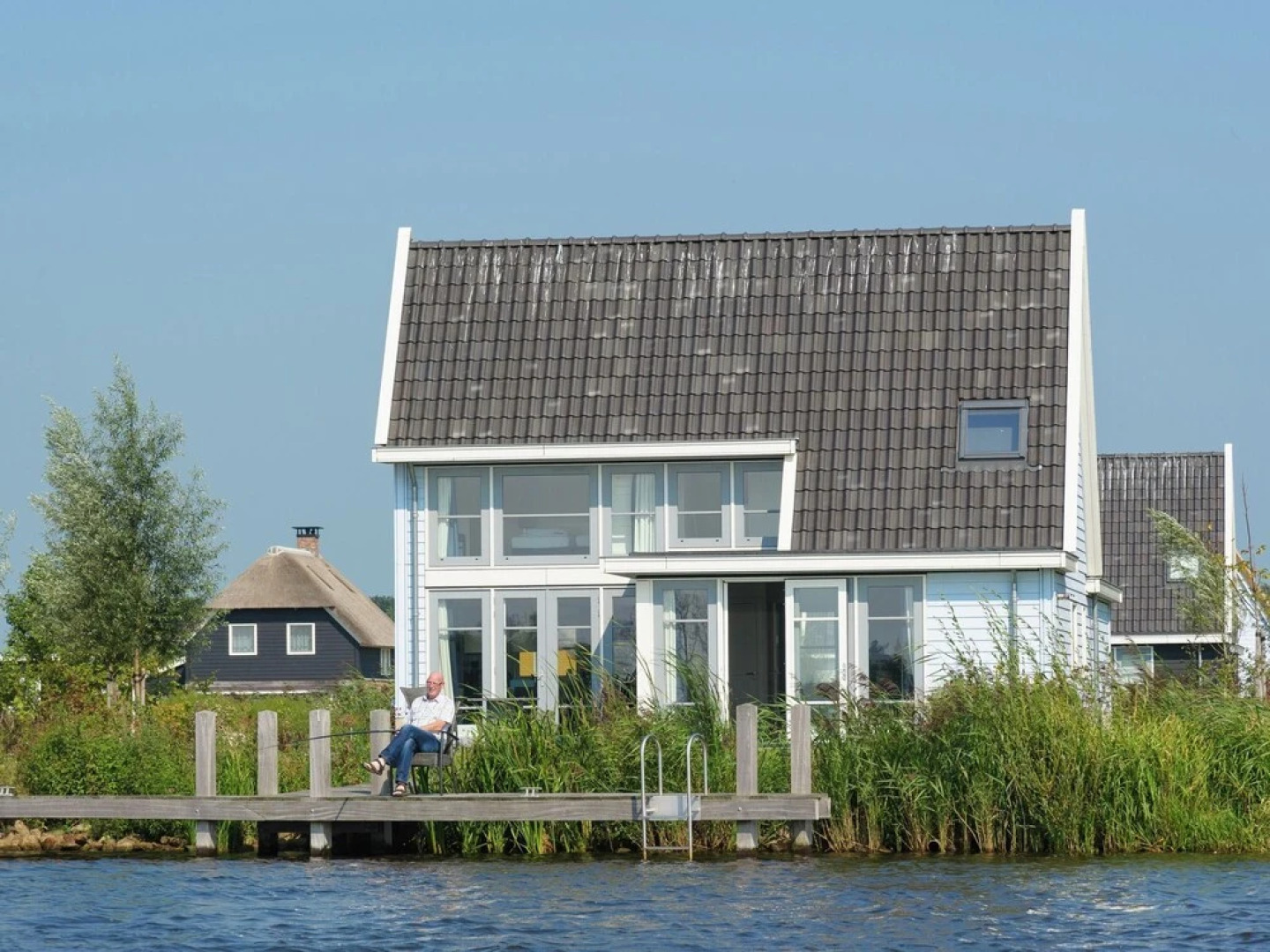Modern House With a Jetty, Located in Beautiful Giethoorn