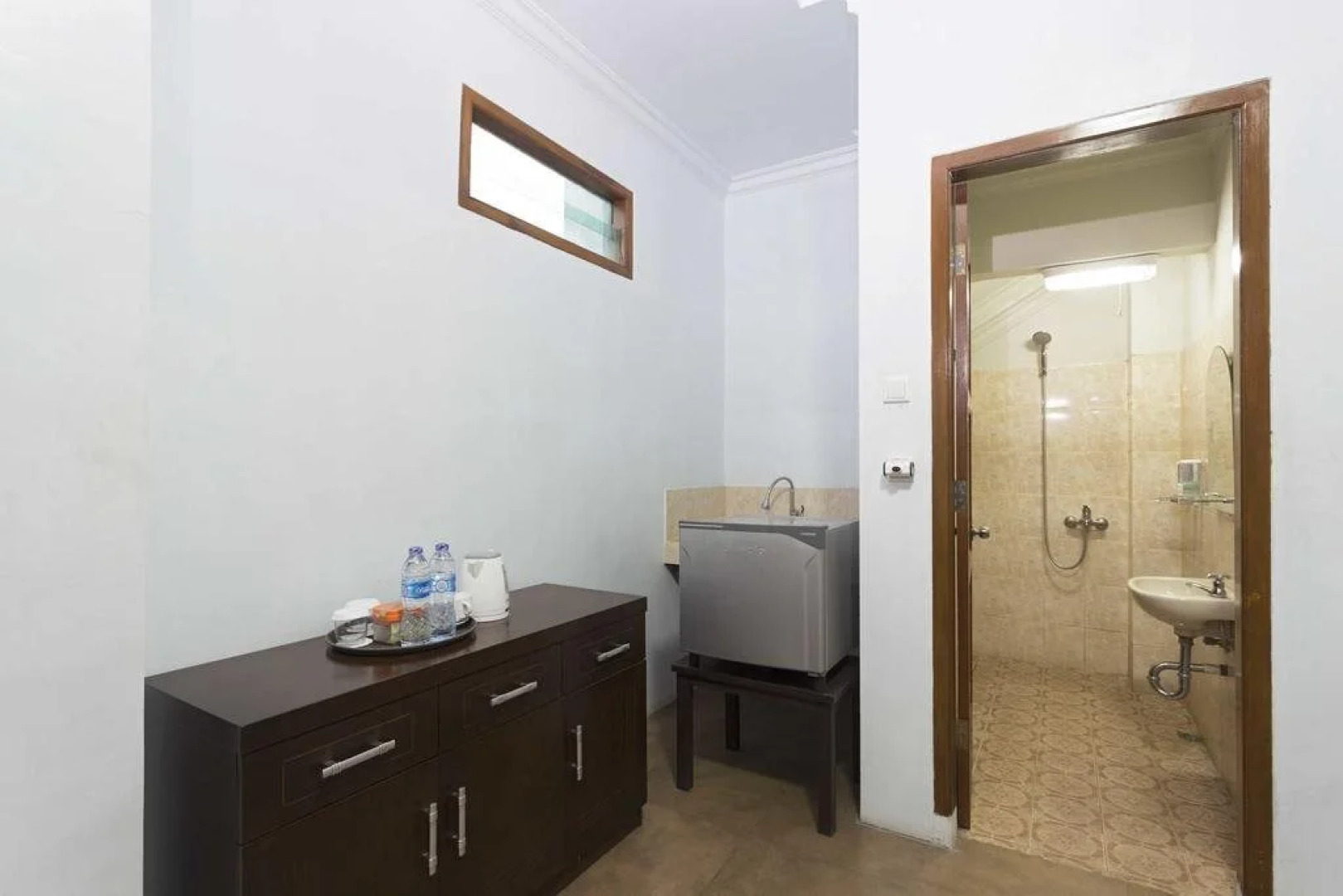 RedDoorz @ Tanah Baru Depok