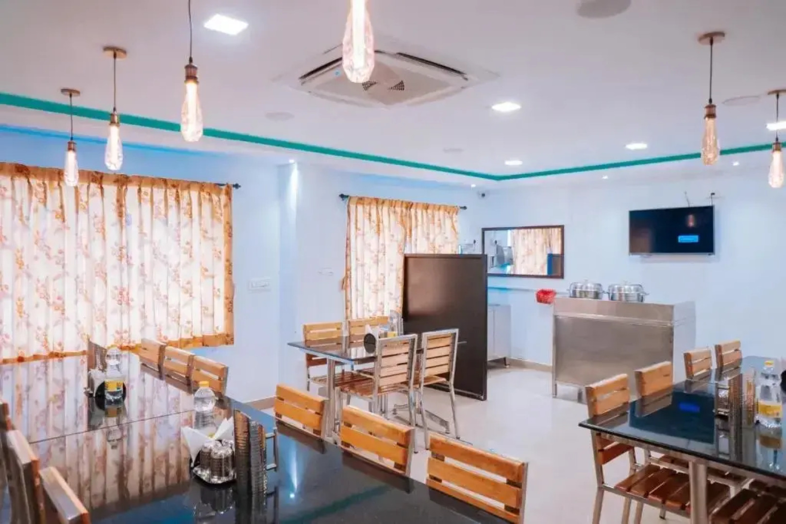 Rd Hotel by OYO Rooms