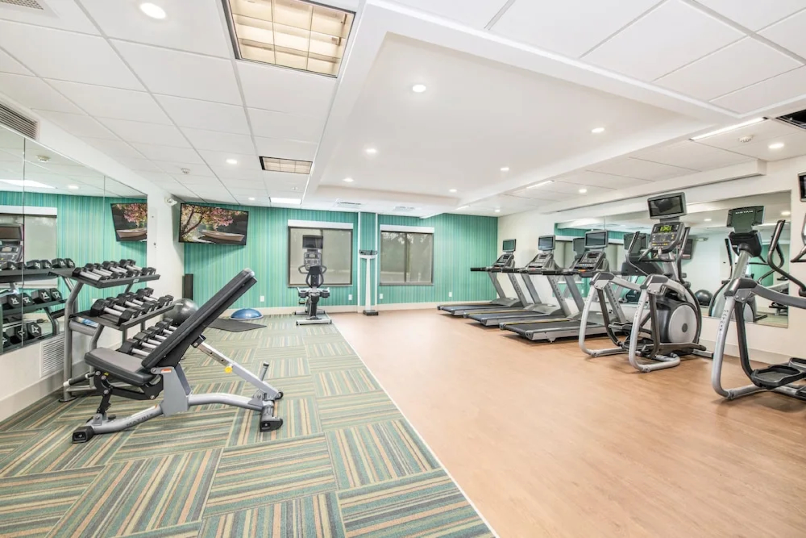 Holiday Inn Express & Suites Delafield