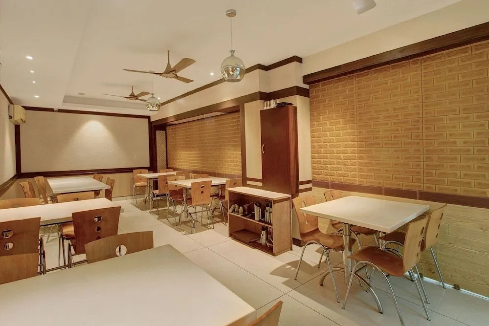 Oyo 5342 Motel Gajraj Continental A Unit Of Gajraj Hotels Pvt Ltd