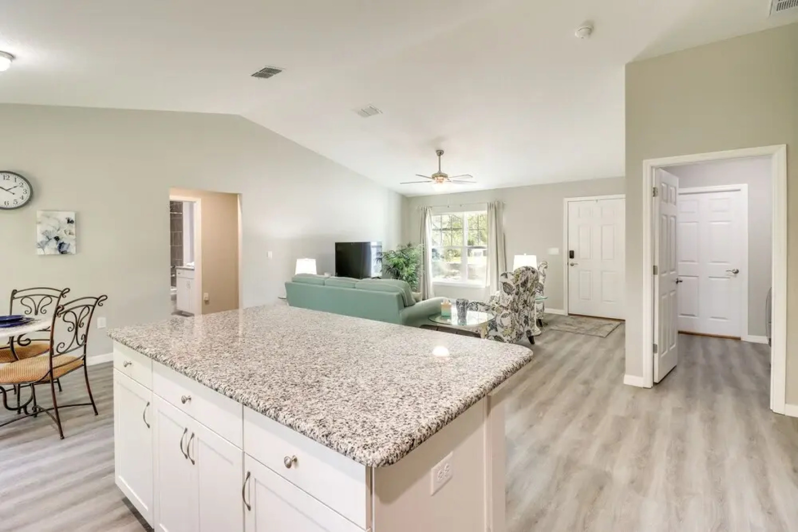 3 Mi to Rainbow Springs: Home w/ Yard in Dunnellon