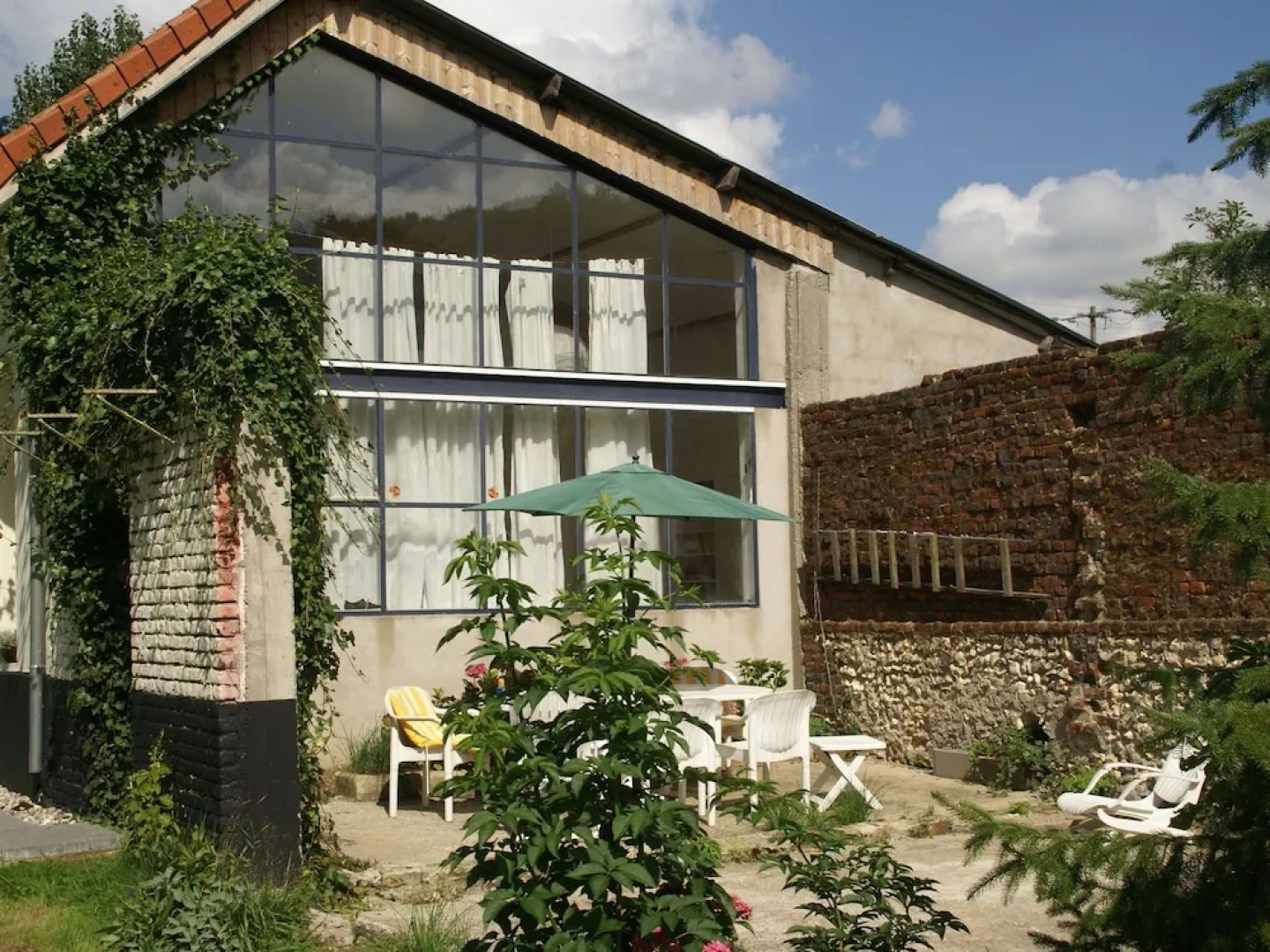 Luxurious Holiday Home near Courset with swimming pool