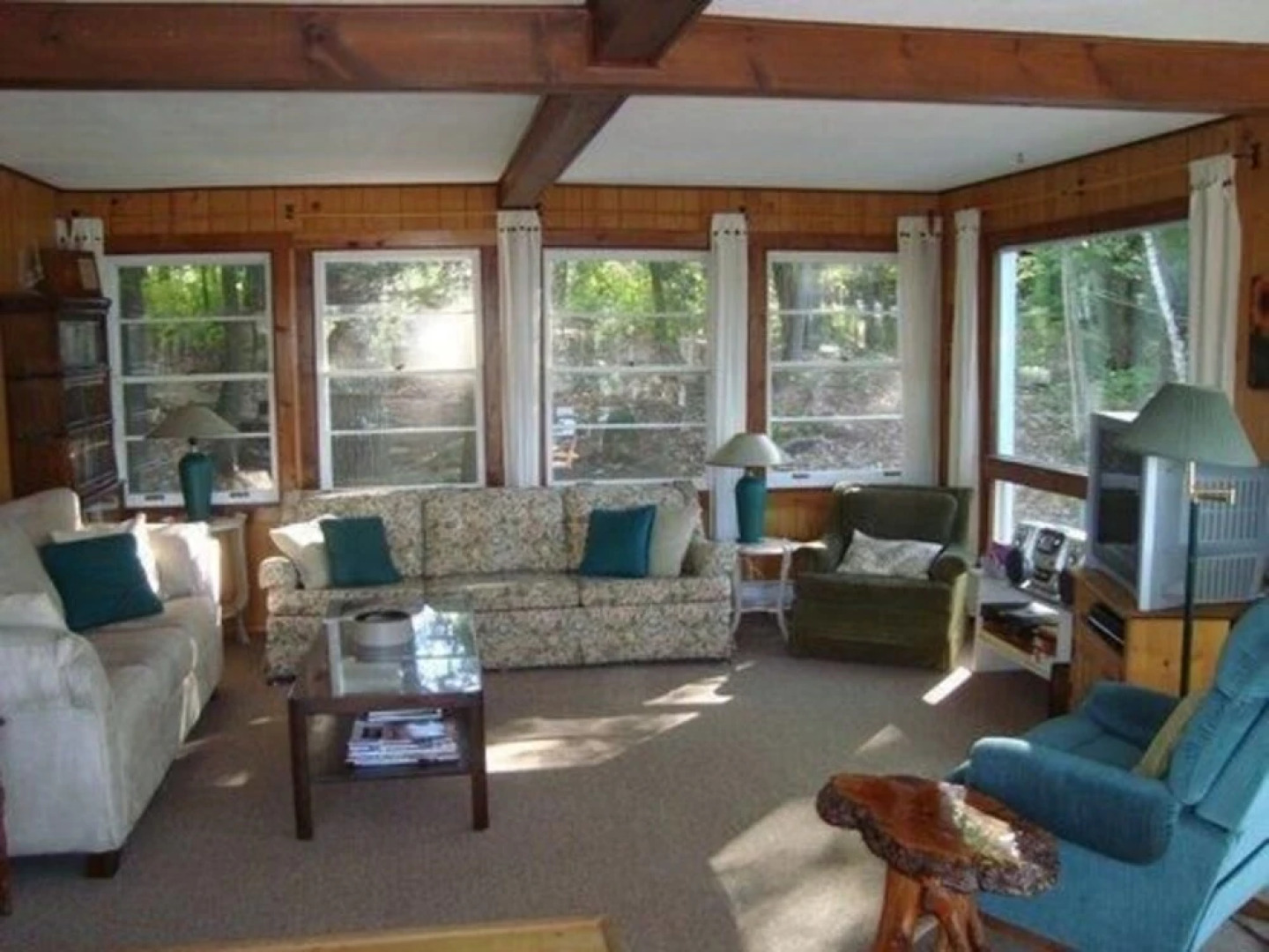 Westview~Beautiful 3 bedroom 1 bath cottage on Lake Rosseau