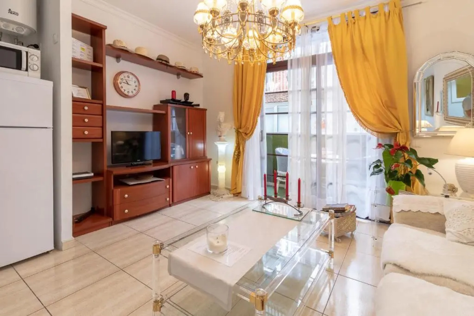 Flatguest Flat with Art