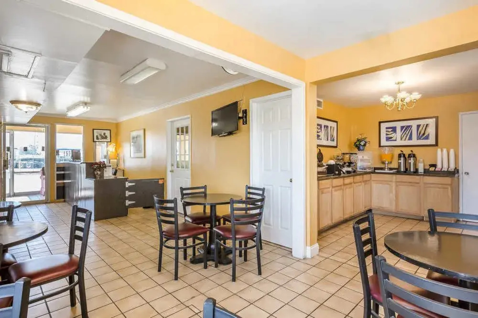 Econo Lodge I-5 at Rt. 58