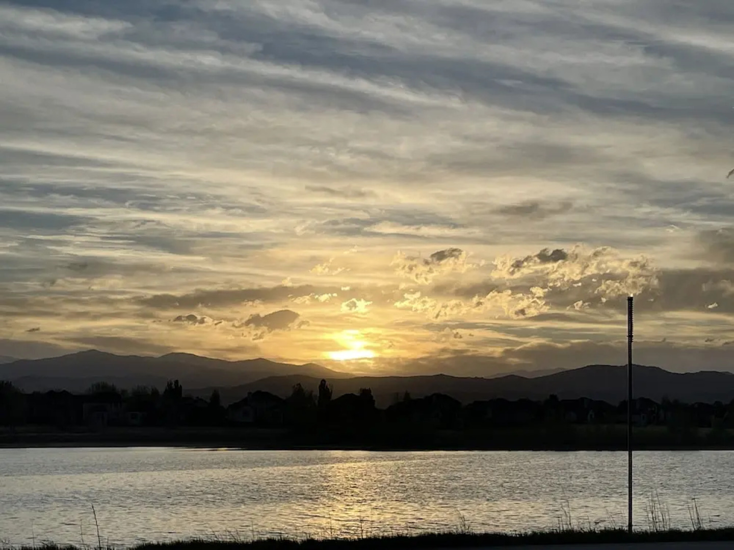 Scandinavian Chic – Hot Tub, Bikes and Lake Life!