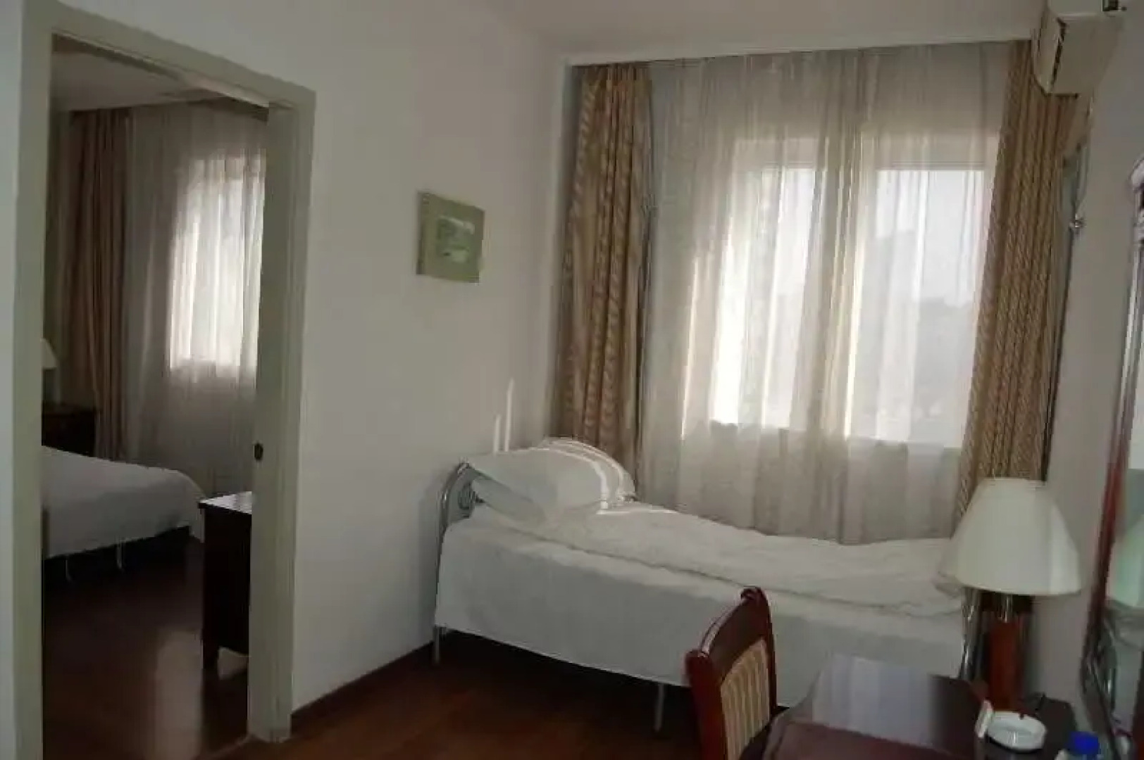 Shanghai Lakeside Holiday Inn Hotel